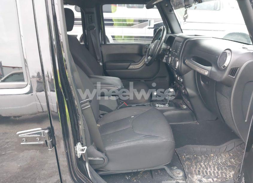 Photo 5 of 2018 Jeep Wrangler JK UNLIMITED SPORT S 4X4 (VIN 1C4BJWDGXJL862545)