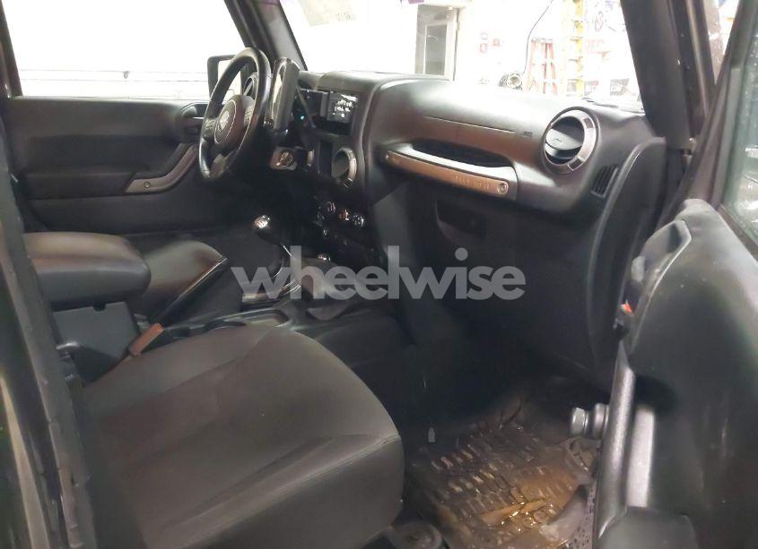 Photo 5 of 2018 Jeep Wrangler JK UNLIMITED SPORT 4X4 (VIN 1C4BJWDGXJL889020)