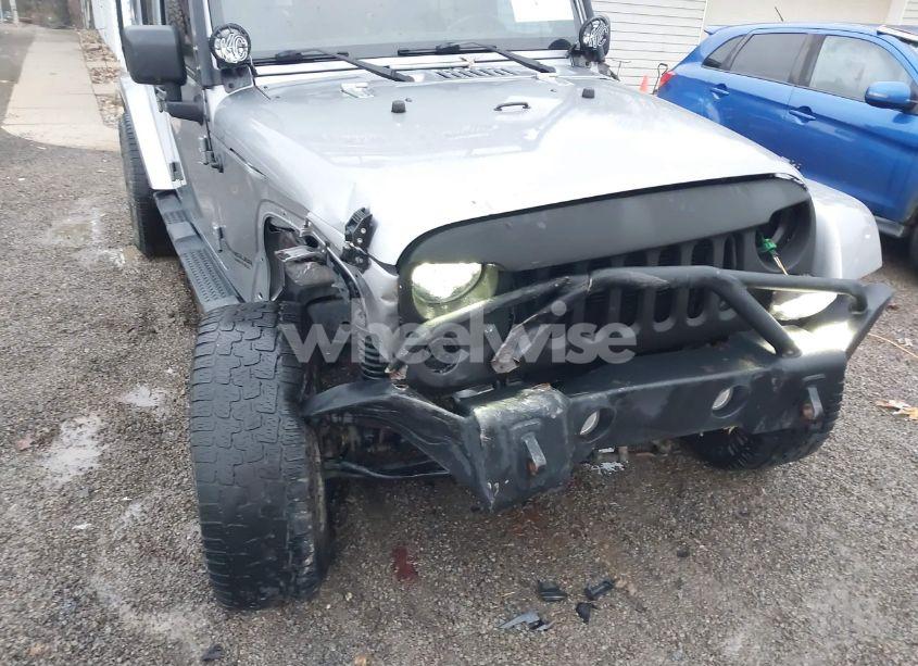 Photo 6 of 2013 Jeep Wrangler UNLIMITED SAHARA (VIN 1C4BJWEG0DL575895)