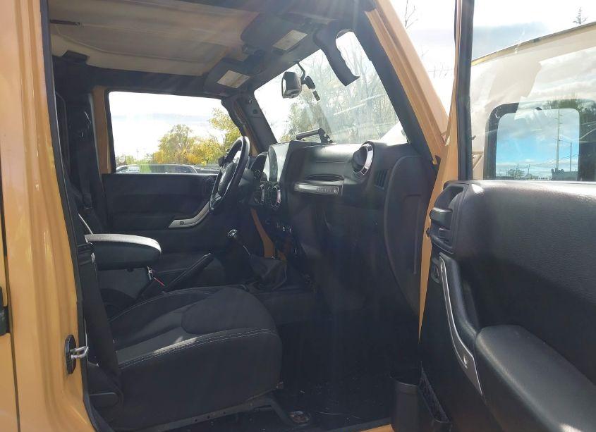 Photo 5 of 2013 Jeep Wrangler UNLIMITED SAHARA (VIN 1C4BJWEG0DL635867)