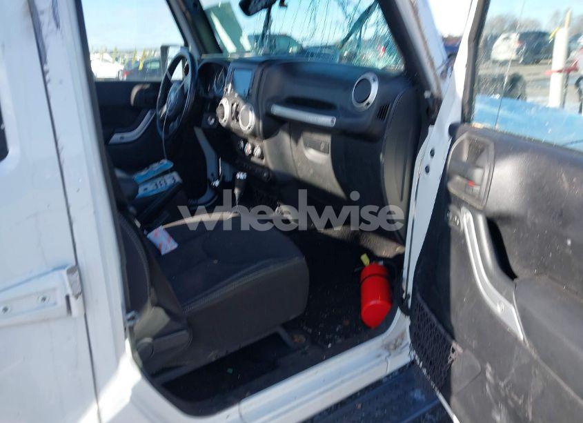 Photo 5 of 2015 Jeep Wrangler UNLIMITED SAHARA (VIN 1C4BJWEG0FL771144)