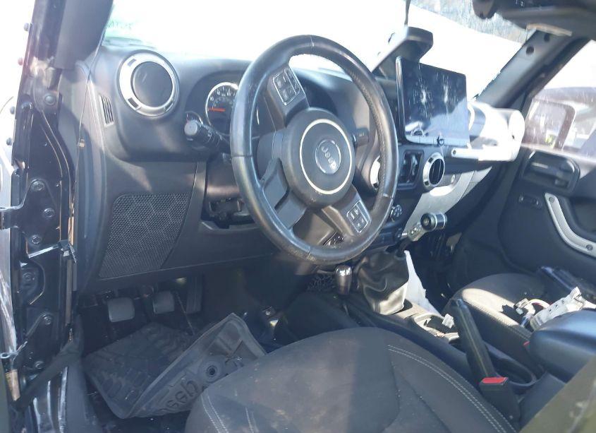 Photo 5 of 2016 Jeep Wrangler UNLIMITED SAHARA (VIN 1C4BJWEG0GL190454)