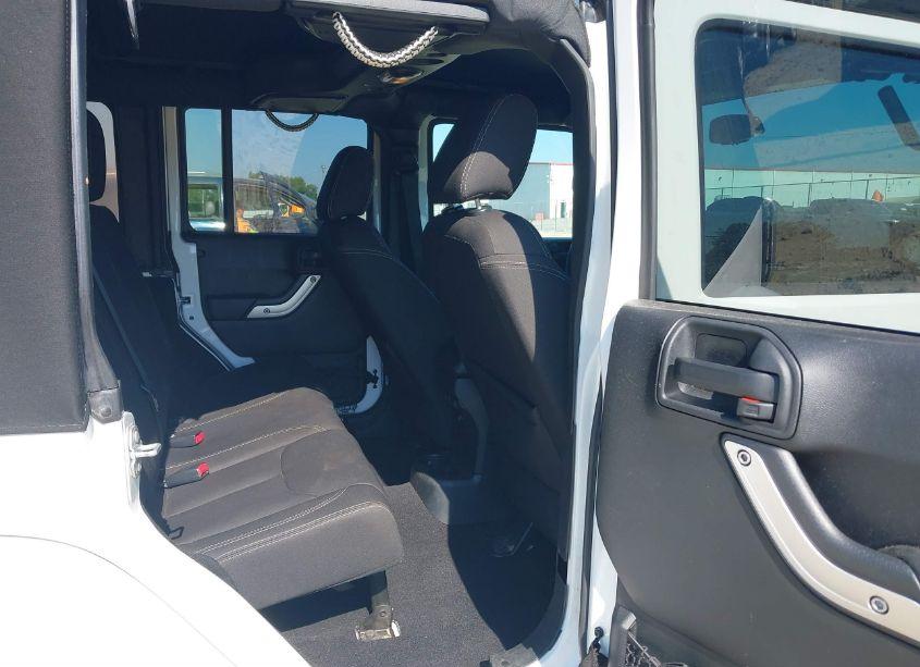 Photo 8 of 2016 Jeep Wrangler UNLIMITED SAHARA (VIN 1C4BJWEG0GL225087)