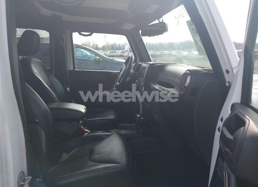 Photo 5 of 2016 Jeep Wrangler UNLIMITED SAHARA (VIN 1C4BJWEG0GL302105)