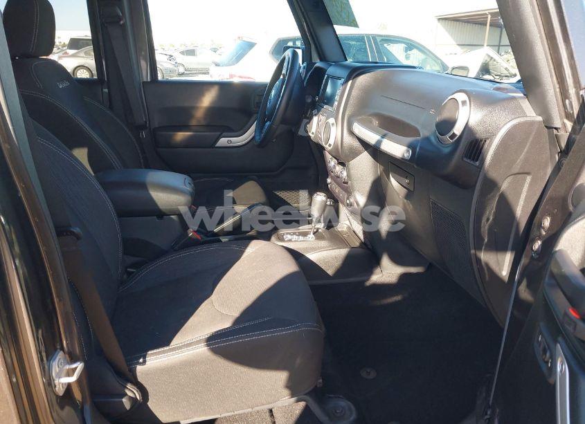 Photo 5 of 2017 Jeep Wrangler UNLIMITED SAHARA 4X4 (VIN 1C4BJWEG0HL558195)