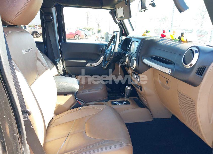 Photo 5 of 2017 Jeep Wrangler UNLIMITED SAHARA 4X4 (VIN 1C4BJWEG0HL691376)