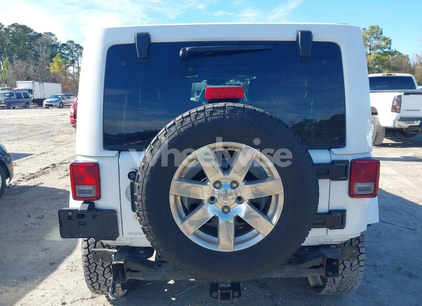 Photo 16 of 2018 Jeep Wrangler JK UNLIMITED SAHARA 4X4 (VIN 1C4BJWEG0JL829911)