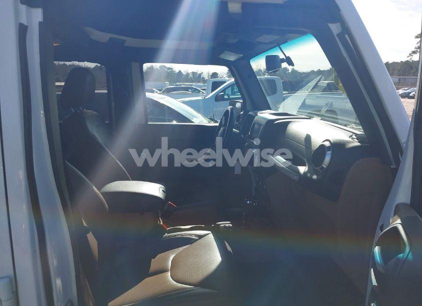 Photo 5 of 2018 Jeep Wrangler JK UNLIMITED SAHARA 4X4 (VIN 1C4BJWEG0JL829911)