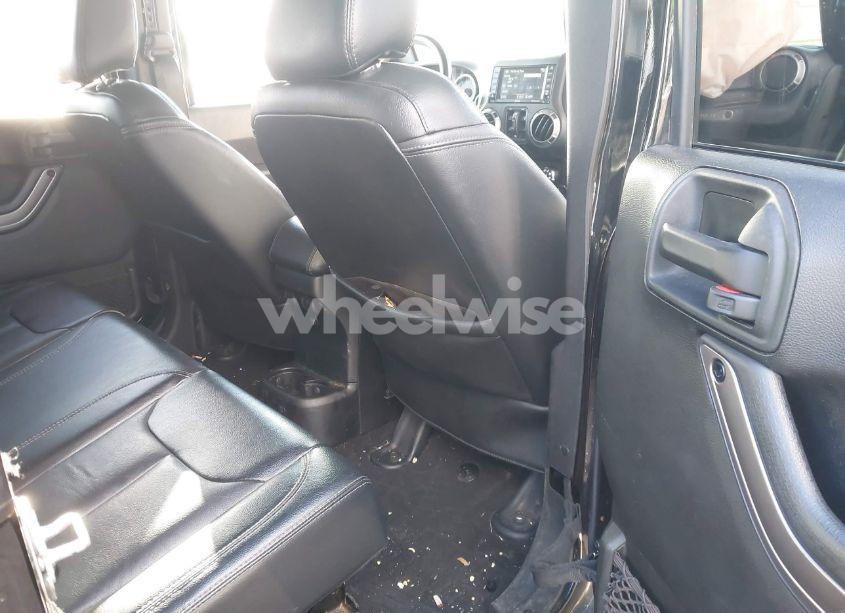 Photo 8 of 2018 Jeep Wrangler JK UNLIMITED SAHARA (VIN 1C4BJWEG0JL864500)