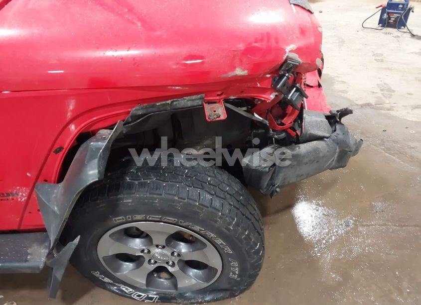 Photo 6 of 2018 Jeep Wrangler JK UNLIMITED SAHARA 4X4 (VIN 1C4BJWEG0JL937560)