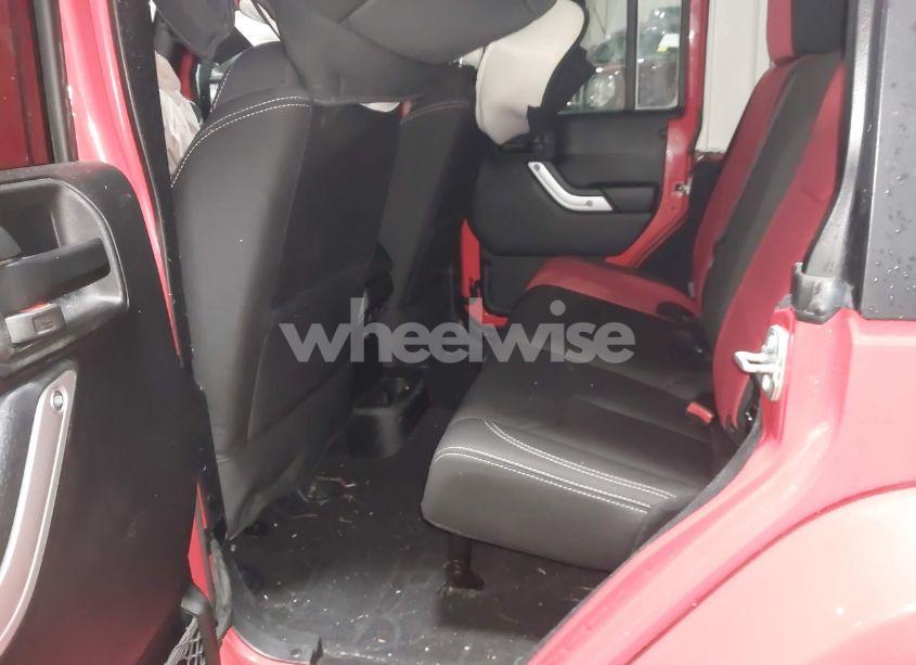 Photo 8 of 2018 Jeep Wrangler JK UNLIMITED SAHARA 4X4 (VIN 1C4BJWEG0JL937560)