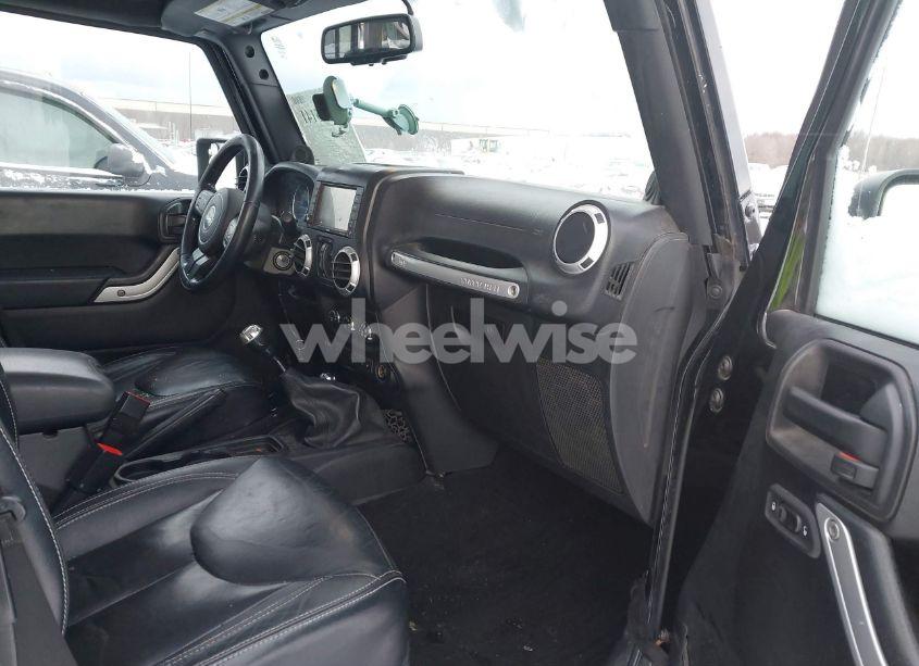 Photo 5 of 2014 Jeep Wrangler UNLIMITED SAHARA (VIN 1C4BJWEG1EL106820)