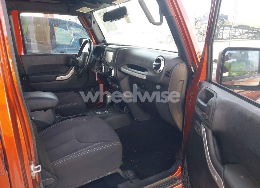 Photo 5 of 2014 Jeep Wrangler UNLIMITED SAHARA (VIN 1C4BJWEG1EL209431)