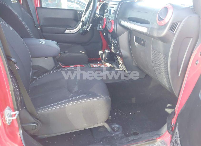 Photo 5 of 2015 Jeep Wrangler UNLIMITED SAHARA (VIN 1C4BJWEG1FL529902)