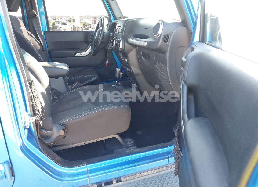 Photo 5 of 2015 Jeep Wrangler UNLIMITED SAHARA (VIN 1C4BJWEG1FL642653)