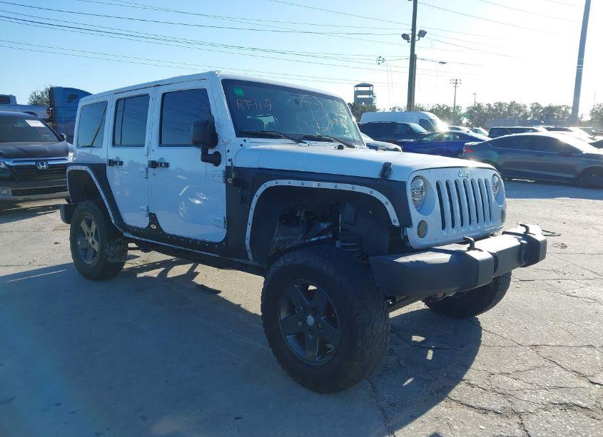 2015 Jeep Wrangler UNLIMITED SAHARA (VIN 1C4BJWEG1FL732370) main photo