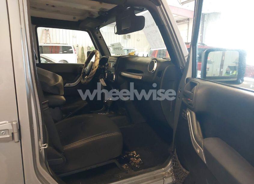 Photo 5 of 2016 Jeep Wrangler UNLIMITED SAHARA (VIN 1C4BJWEG1GL114581)