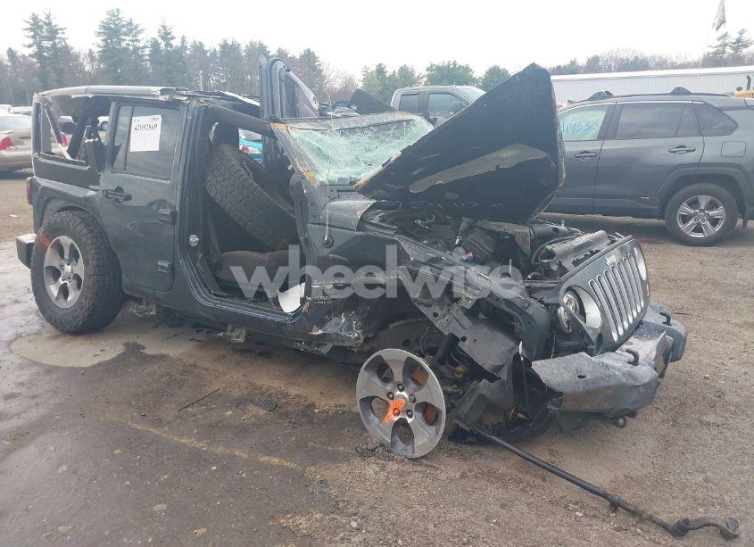 2017 Jeep Wrangler UNLIMITED SAHARA 4X4 (VIN 1C4BJWEG1HL721307) main photo