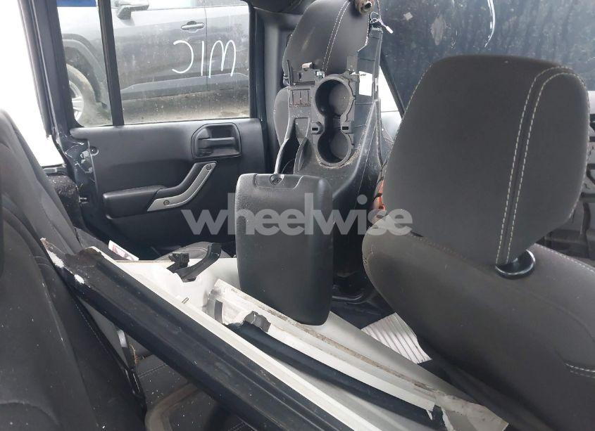 Photo 8 of 2017 Jeep Wrangler UNLIMITED SAHARA 4X4 (VIN 1C4BJWEG1HL721307)