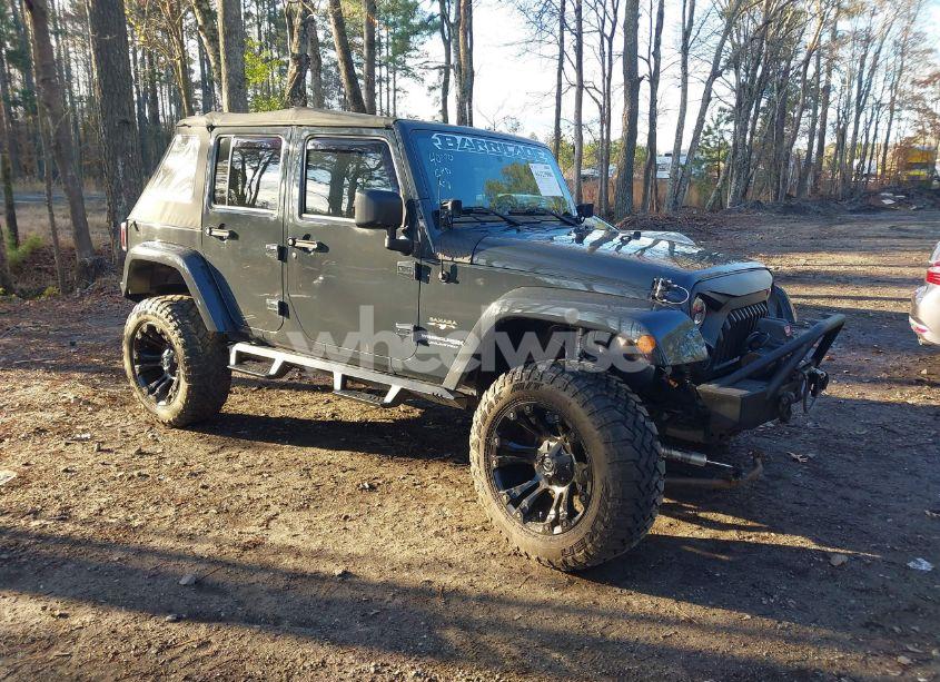 2018 Jeep Wrangler JK UNLIMITED SAHARA 4X4 (VIN 1C4BJWEG1JL842456) main photo