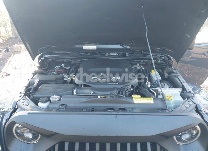 Photo 10 of 2018 Jeep Wrangler JK UNLIMITED SAHARA 4X4 (VIN 1C4BJWEG1JL842456)