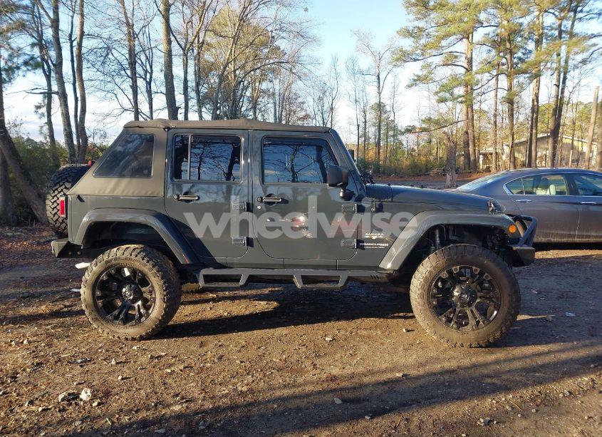 Photo 13 of 2018 Jeep Wrangler JK UNLIMITED SAHARA 4X4 (VIN 1C4BJWEG1JL842456)