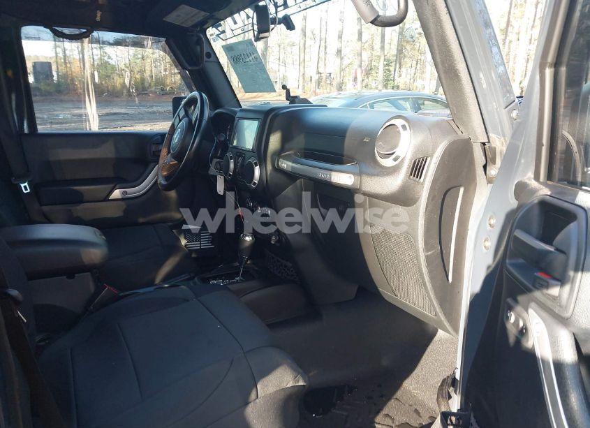 Photo 5 of 2018 Jeep Wrangler JK UNLIMITED SAHARA 4X4 (VIN 1C4BJWEG1JL842456)