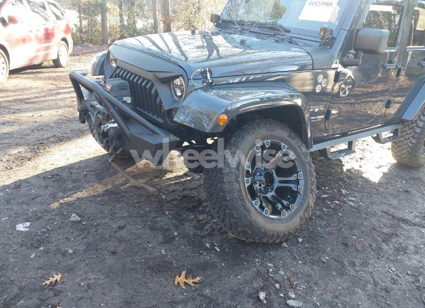 Photo 6 of 2018 Jeep Wrangler JK UNLIMITED SAHARA 4X4 (VIN 1C4BJWEG1JL842456)