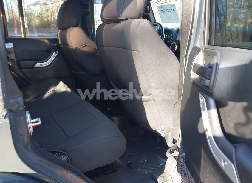 Photo 8 of 2018 Jeep Wrangler JK UNLIMITED SAHARA 4X4 (VIN 1C4BJWEG1JL842456)