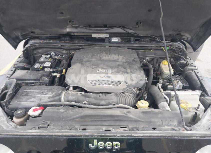 Photo 10 of 2014 Jeep Wrangler UNLIMITED SAHARA (VIN 1C4BJWEG2EL122962)