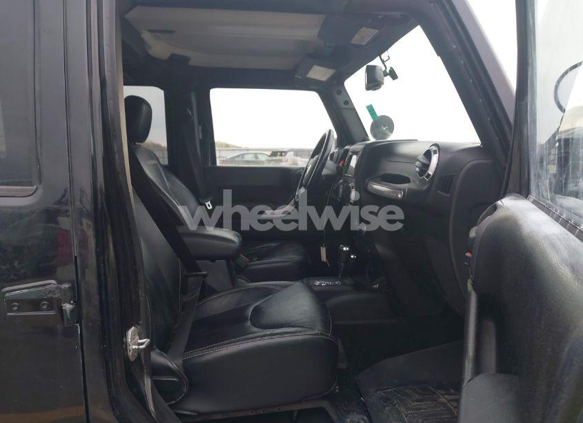Photo 5 of 2014 Jeep Wrangler UNLIMITED SAHARA (VIN 1C4BJWEG2EL122962)