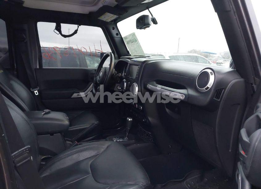 Photo 5 of 2014 Jeep Wrangler UNLIMITED SAHARA (VIN 1C4BJWEG2EL240624)