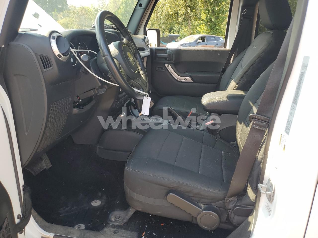 Photo 7 of 2016 JEEP WRANGLER UNLIMITED SAHARA (VIN 1C4BJWEG2GL220117)