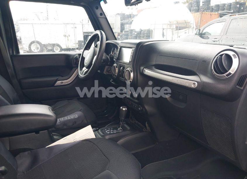 Photo 5 of 2017 Jeep Wrangler UNLIMITED SAHARA 4X4 (VIN 1C4BJWEG2HL750928)