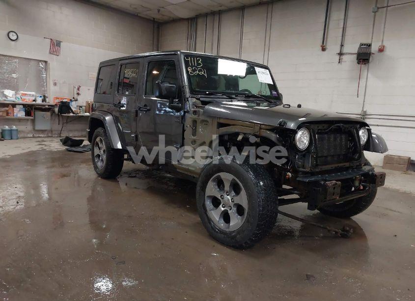 2018 Jeep Wrangler JK UNLIMITED SAHARA 4X4 (VIN 1C4BJWEG2JL924325) main photo