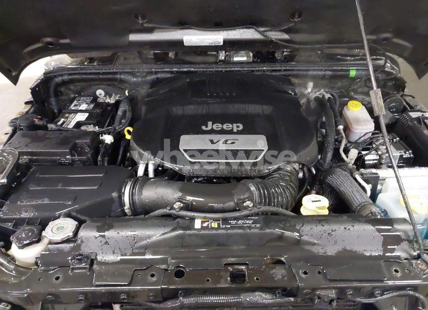 Photo 10 of 2018 Jeep Wrangler JK UNLIMITED SAHARA 4X4 (VIN 1C4BJWEG2JL924325)