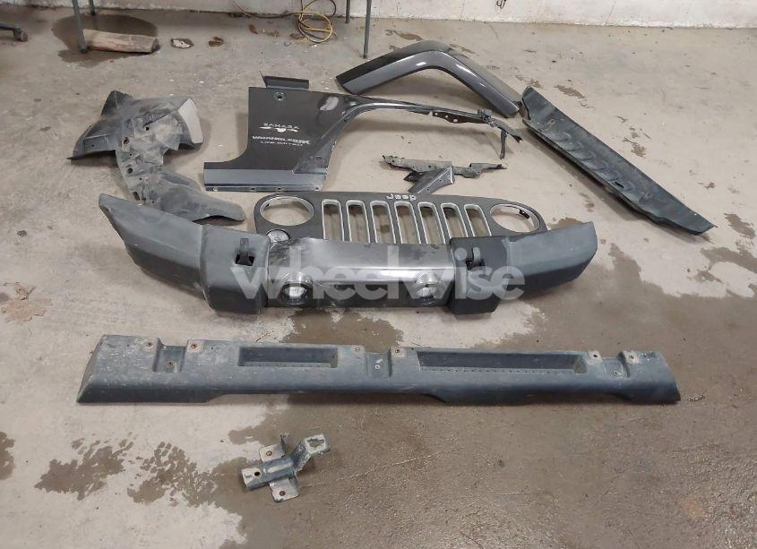 Photo 12 of 2018 Jeep Wrangler JK UNLIMITED SAHARA 4X4 (VIN 1C4BJWEG2JL924325)