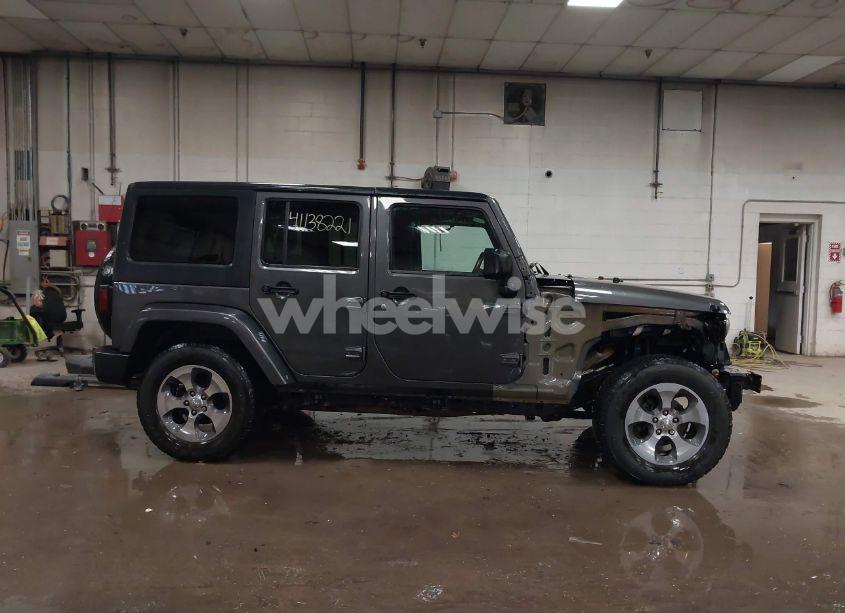 Photo 14 of 2018 Jeep Wrangler JK UNLIMITED SAHARA 4X4 (VIN 1C4BJWEG2JL924325)