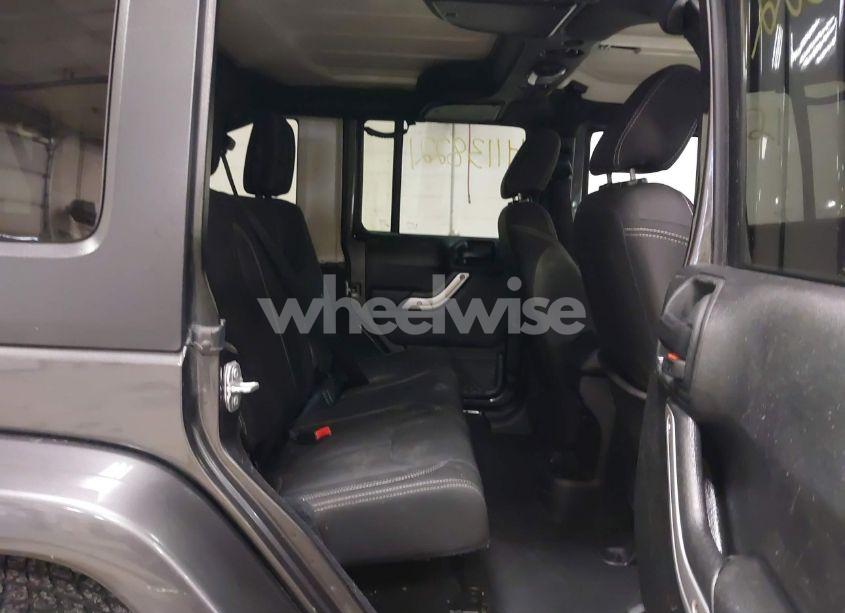 Photo 8 of 2018 Jeep Wrangler JK UNLIMITED SAHARA 4X4 (VIN 1C4BJWEG2JL924325)