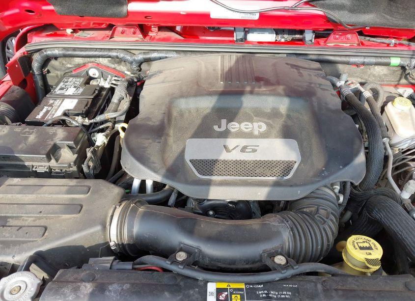 Photo 10 of 2018 Jeep Wrangler JK UNLIMITED SAHARA 4X4 (VIN 1C4BJWEG2JL936605)