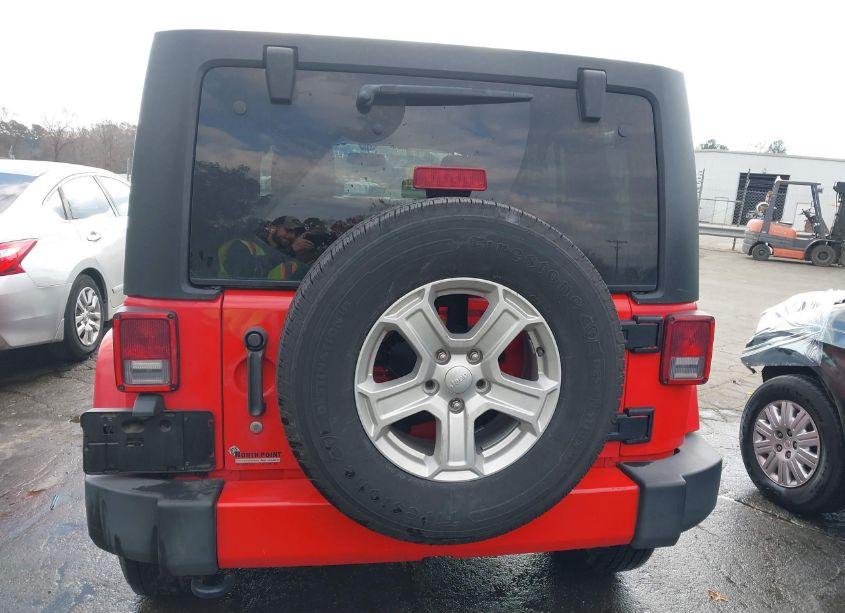 Photo 16 of 2018 Jeep Wrangler JK UNLIMITED SAHARA 4X4 (VIN 1C4BJWEG2JL936605)