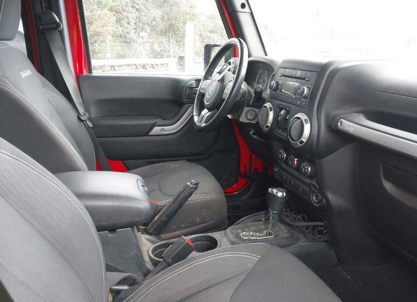 Photo 5 of 2018 Jeep Wrangler JK UNLIMITED SAHARA 4X4 (VIN 1C4BJWEG2JL936605)