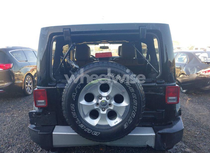 Photo 16 of 2014 Jeep Wrangler UNLIMITED SAHARA (VIN 1C4BJWEG3EL124350)