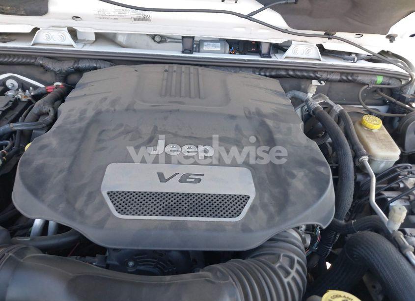 Photo 10 of 2016 Jeep Wrangler UNLIMITED SAHARA (VIN 1C4BJWEG3GL194420)