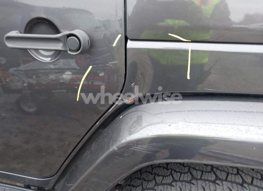 Photo 21 of 2016 Jeep Wrangler UNLIMITED SAHARA (VIN 1C4BJWEG3GL261422)