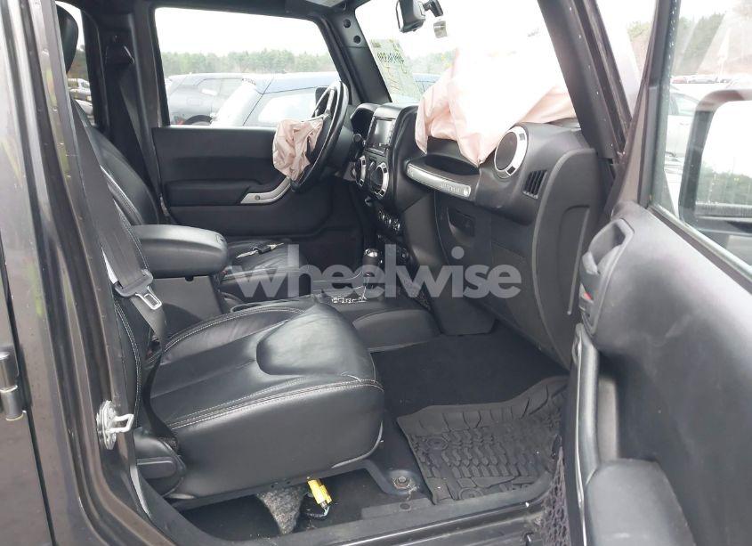 Photo 5 of 2016 Jeep Wrangler UNLIMITED SAHARA (VIN 1C4BJWEG3GL261422)