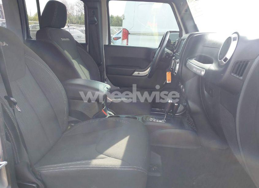 Photo 5 of 2017 Jeep Wrangler UNLIMITED SAHARA (VIN 1C4BJWEG3HL653947)