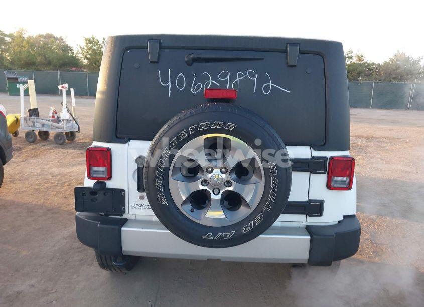 Photo 16 of 2018 Jeep Wrangler JK UNLIMITED SAHARA 4X4 (VIN 1C4BJWEG3JL832012)