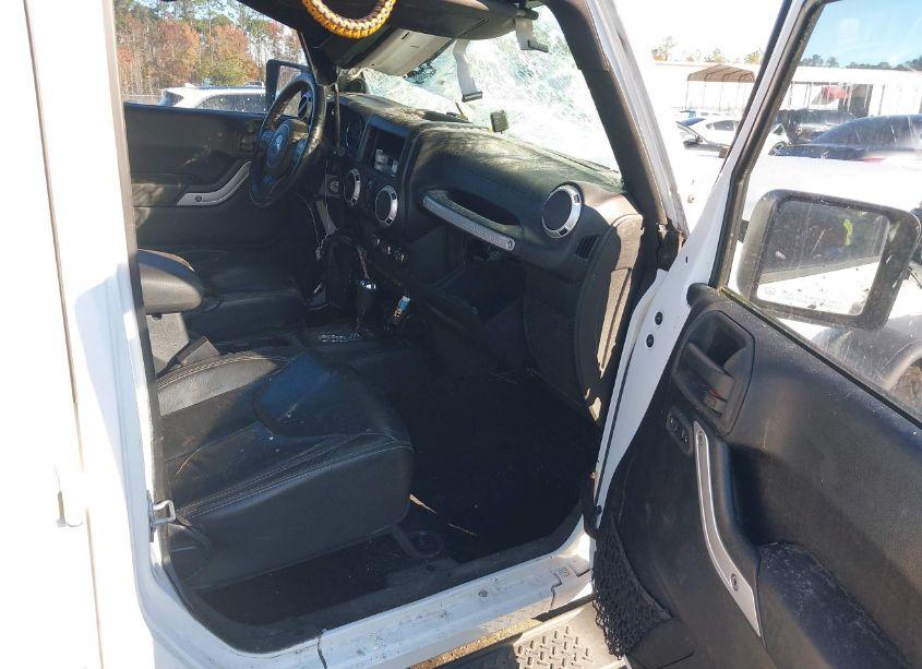 Photo 5 of 2014 Jeep Wrangler UNLIMITED SAHARA (VIN 1C4BJWEG4EL122347)