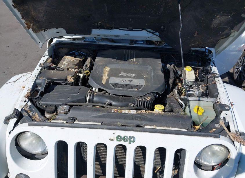 Photo 10 of 2014 Jeep Wrangler UNLIMITED SAHARA (VIN 1C4BJWEG4EL310043)